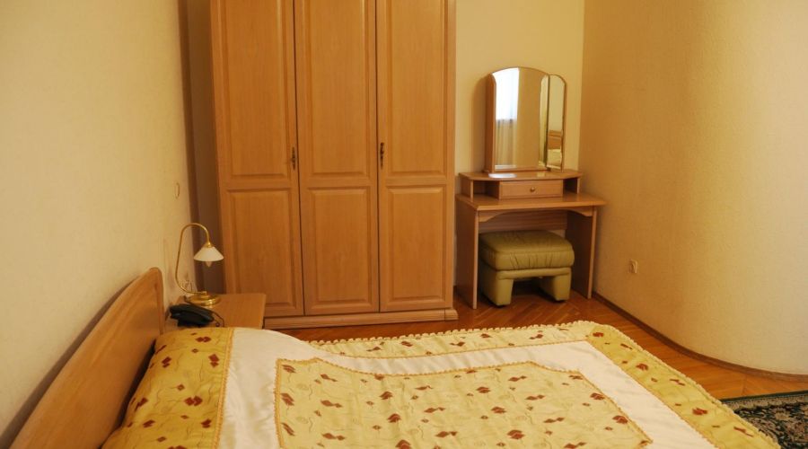 2-х комнатный 2-х местный Люкс без балкона (Главный корпус)