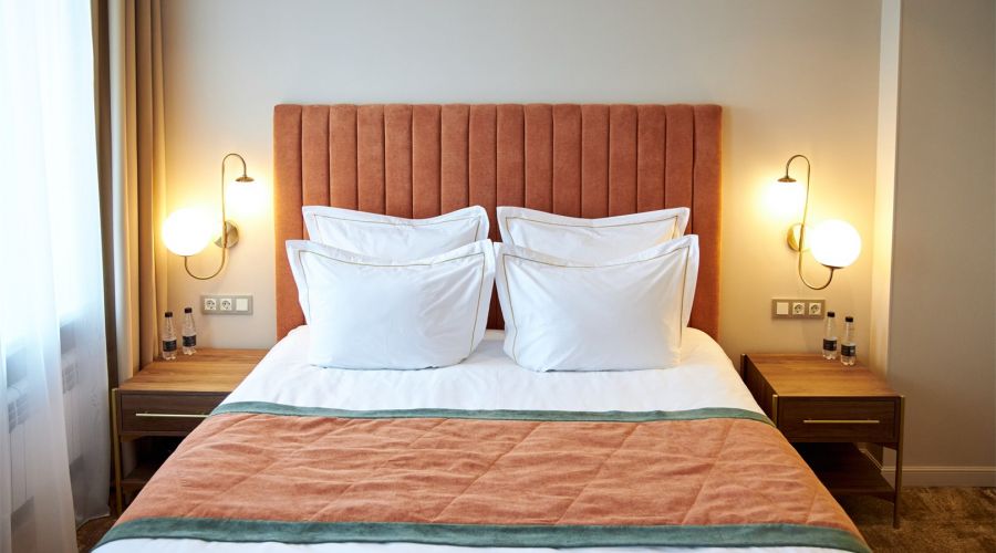 Студио с одной кроватью | Вид на Неву