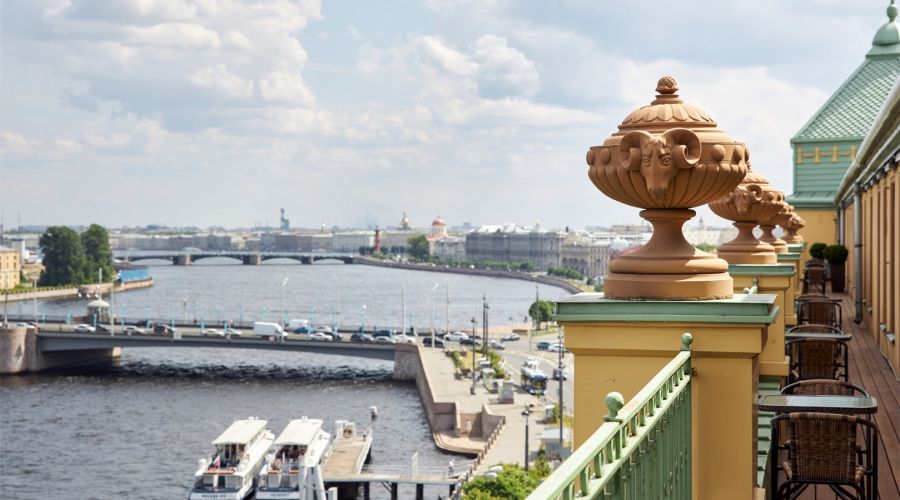 Студио с террасой | Вид на Неву