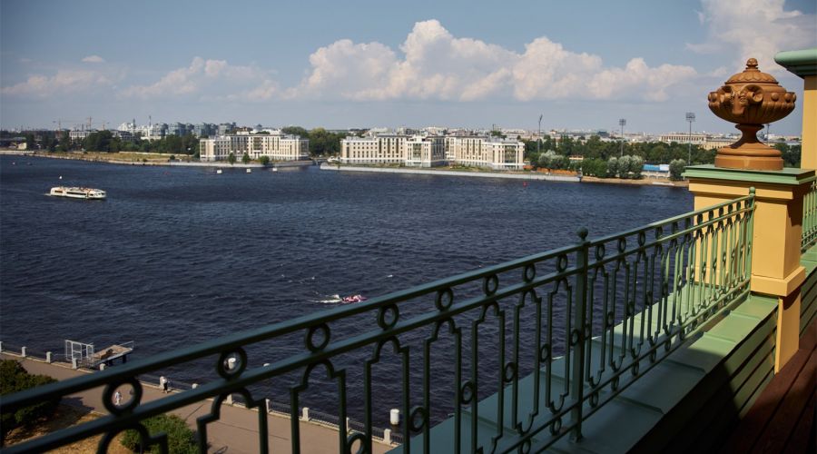 Двухкомнатный люкс с террасой | Вид на Неву