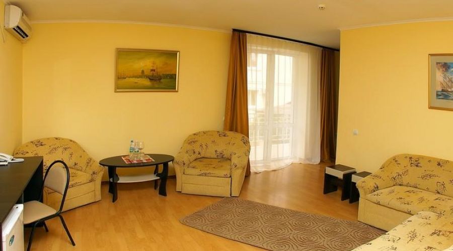 Комфорт с балконом вид на город