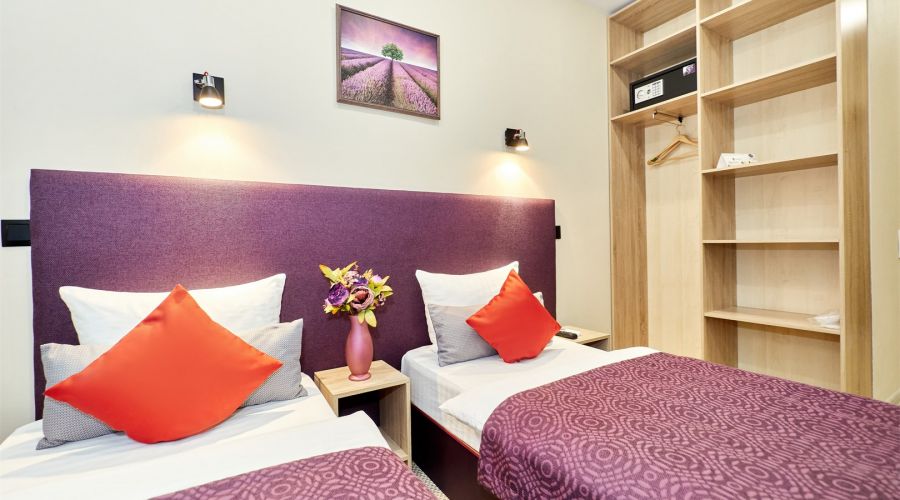 Стандарт с 1 большой  или 2 раздельными кроватями