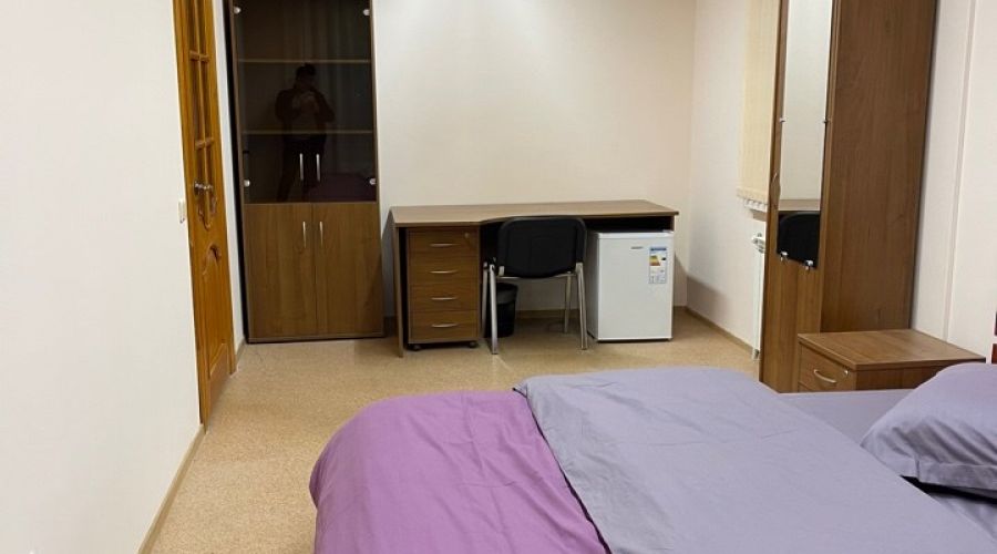 трехместный номер с двухспальной кроватью и односпальной кроватью