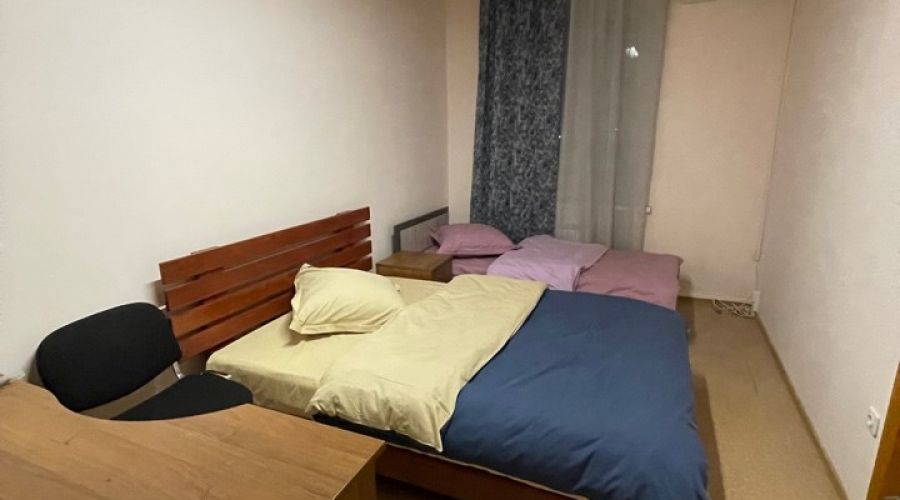 трехместный номер с двухспальной кроватью и односпальной кроватью