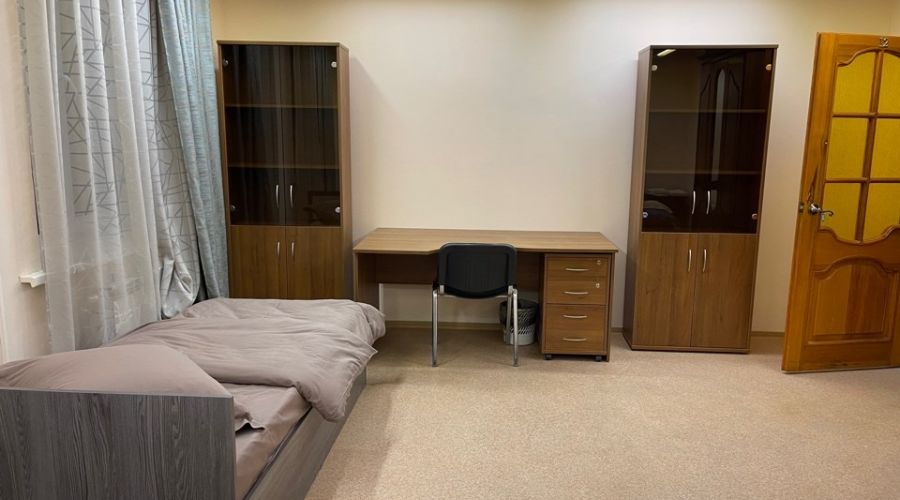 пятиместный номер с двумя двумя двухспальными кроватями и односпальной кроватью