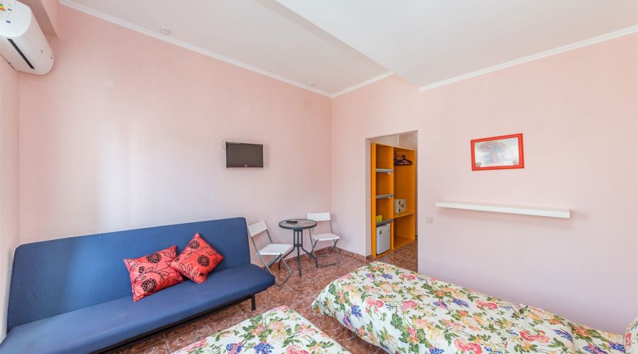 Стандартный номер с двумя раздельными кроватями и балконом