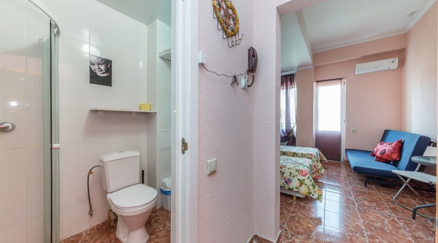 Стандартный номер с двумя раздельными кроватями и балконом