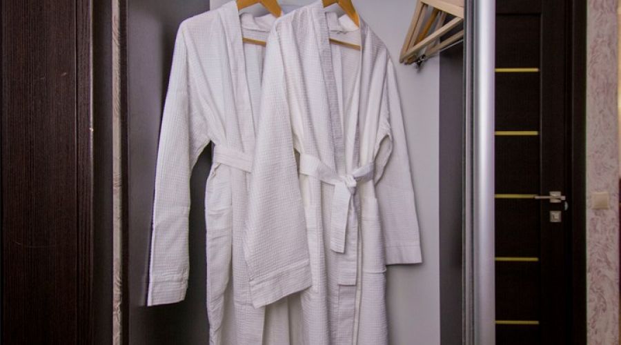 Комфорт 2-местный с балконом (вид на ущелье, спортплощадку)