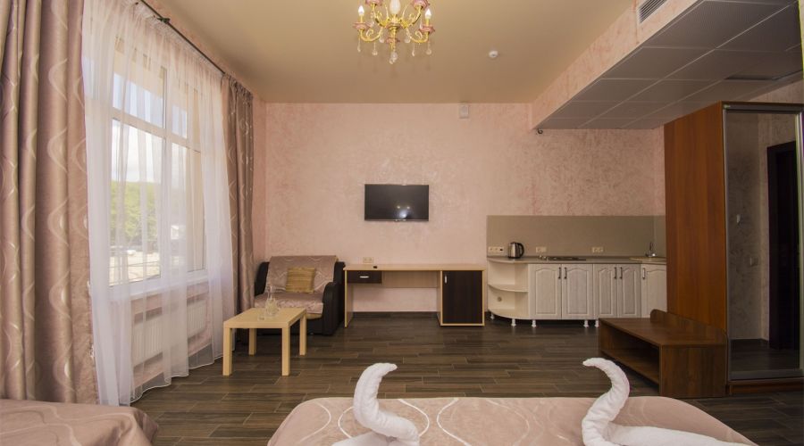 Студия 3-местная с балконом и кухней