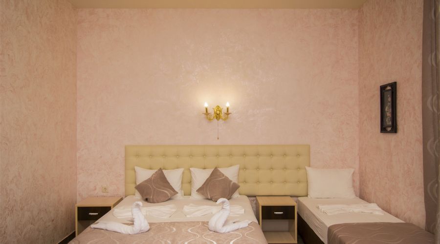 Студия 3-местная с балконом и кухней