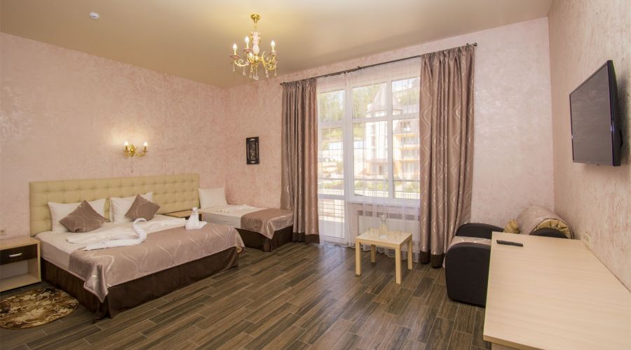 Студия 3-местная с балконом и кухней