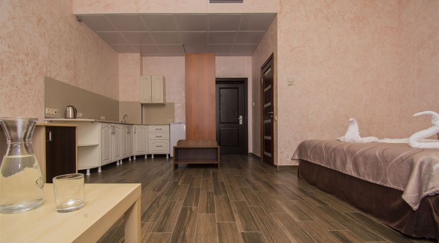 Студия 3-местная с балконом и кухней