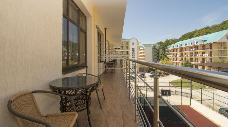 Студия 3-местная с балконом и кухней