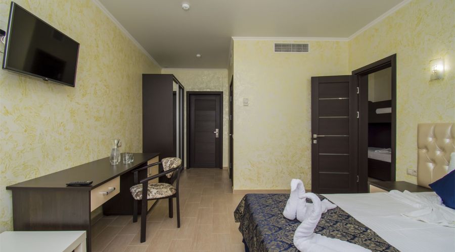 Семейный 4-местный 2-х комнатный с балконом