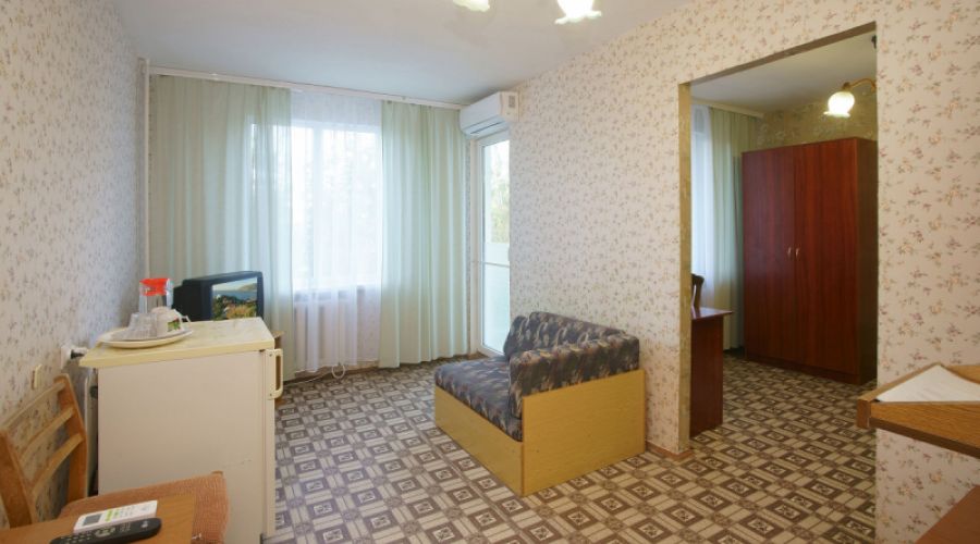 Стандартный 2-местный 2-комнатный с кондиционером (корпус Буревестник)