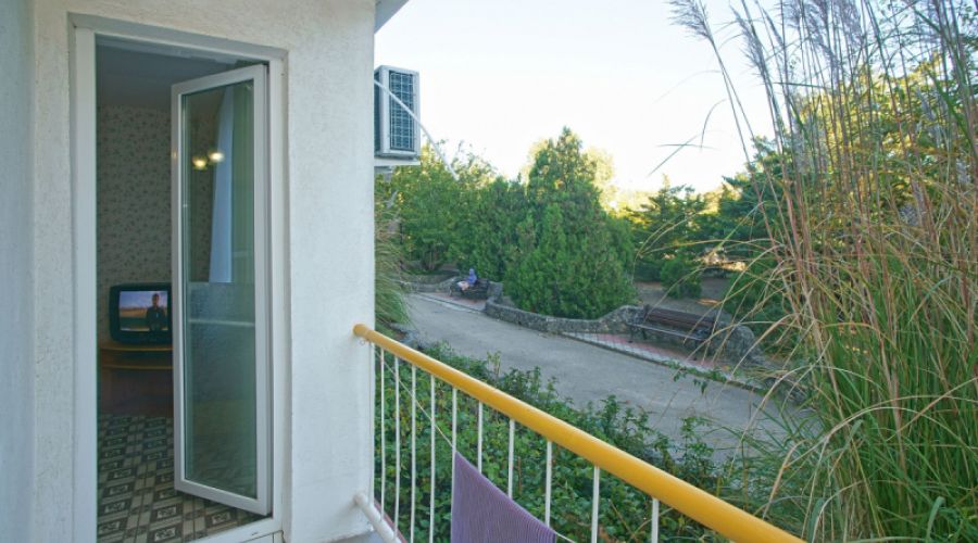 Стандартный 2-местный 2-комнатный с кондиционером (корпус Буревестник)