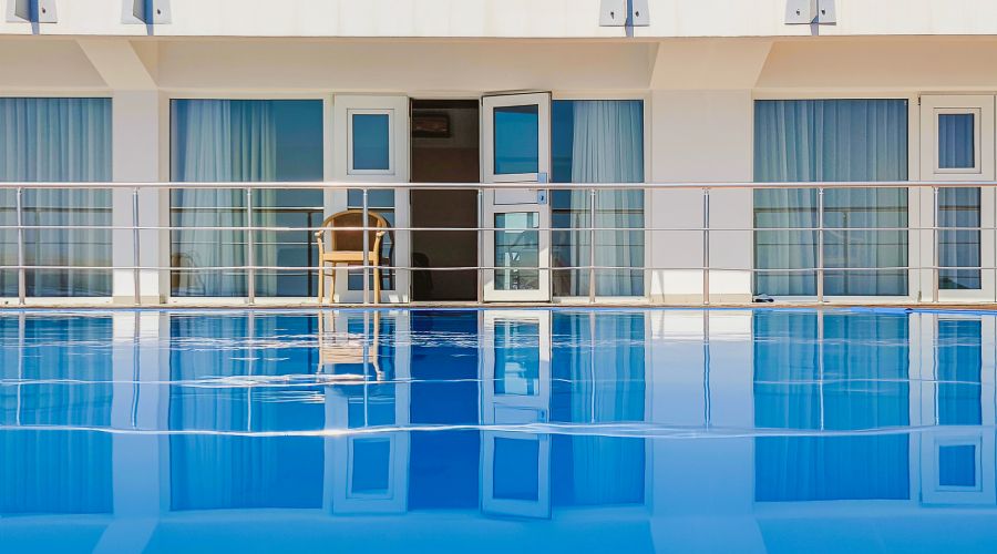 Стандартный 2-местный DBL у бассейна