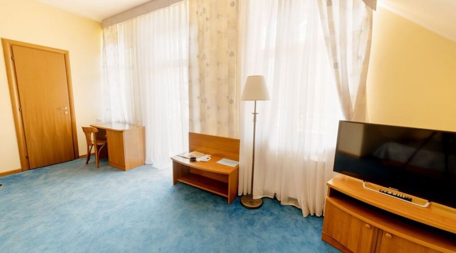 Сьют 2-местный 2-комнатный в Коттеджах на 1 этаже, без балкона