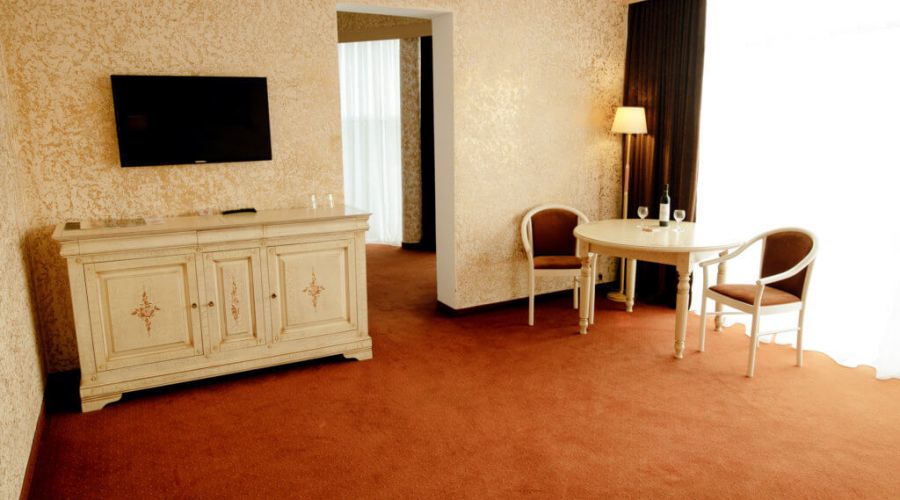 Сьют 2-местный 2-комнатный в Главном корпусе