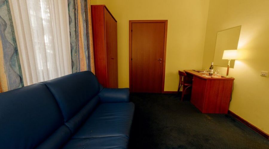 Сьют 2-местный 2-комнатный в Коттеджах на 1 этаже, без балкона