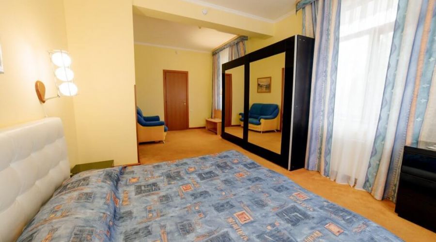 Сьют 2-местный 2-комнатный в Коттеджах на 1 этаже, без балкона