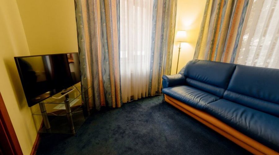 Сьют 2-местный 2-комнатный в Коттеджах на 1 этаже, без балкона