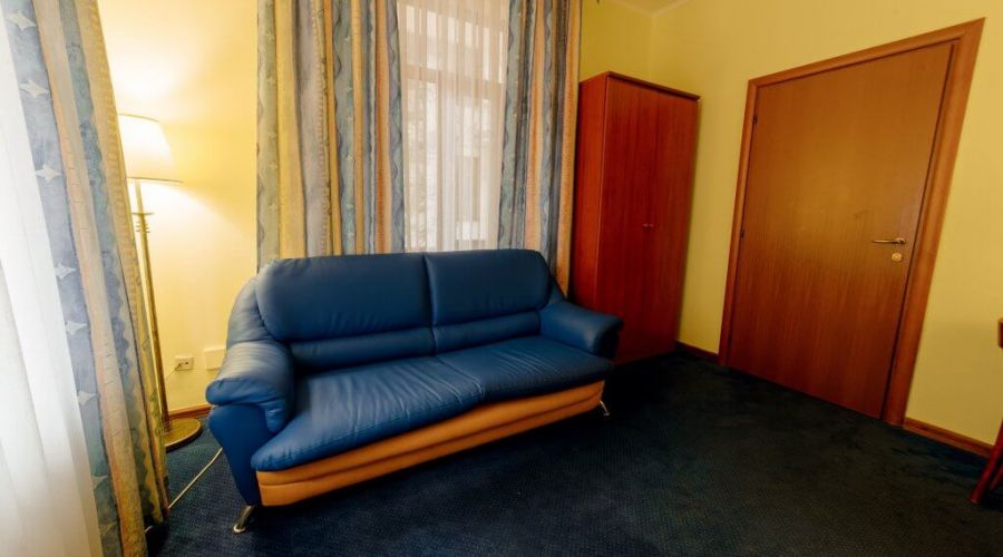 Сьют 2-местный 2-комнатный в Коттеджах на 1 этаже, без балкона