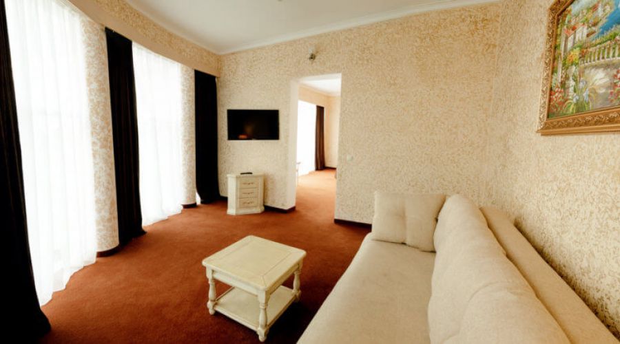 Сьют 2-местный 2-комнатный в Главном корпусе