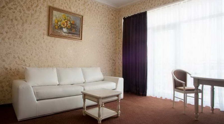 Люкс 2-местный  2-комнатный в Главном корпусе 7, 8 этаж