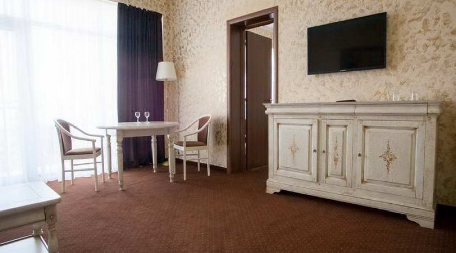 Люкс 2-местный  2-комнатный в Главном корпусе 7, 8 этаж