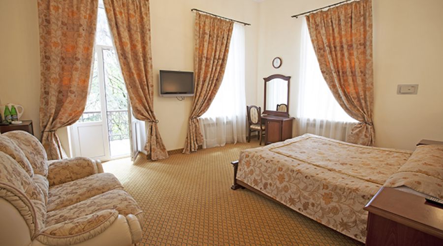 Люкс Де-Люкс №2,4,9 к.Б (двуспальная кровать)