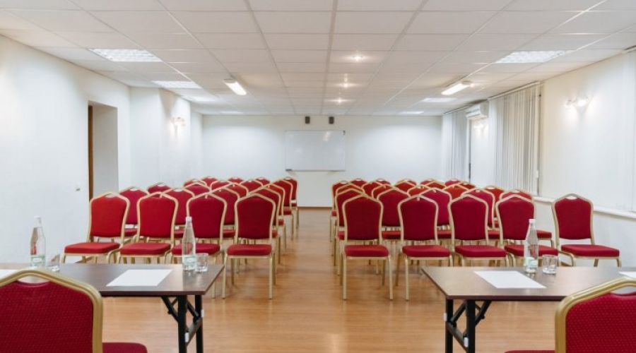 Средний конференц-зал
