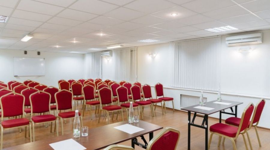 Средний конференц-зал