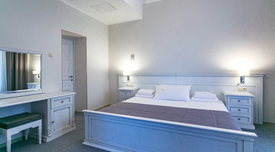 Апартаменты 2-местный 3-комнатный Салют 