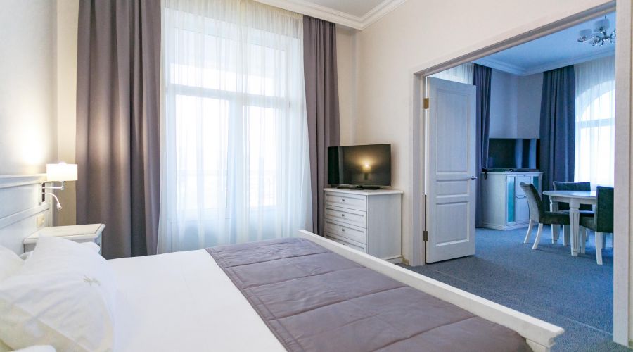 Апартаменты 2-местный 3-комнатный Салют 