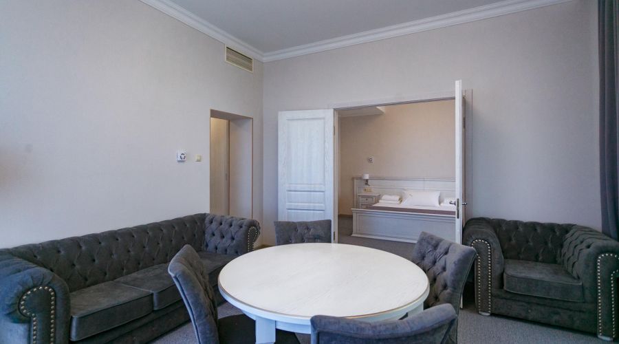 Апартаменты 2-местный 3-комнатный Салют 