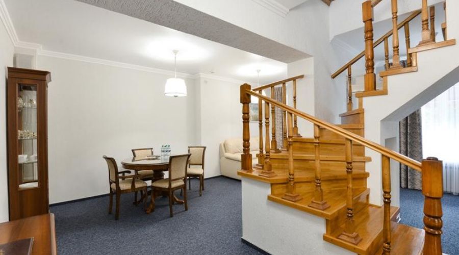 Сюит четырёхкомнатный двухэтажный