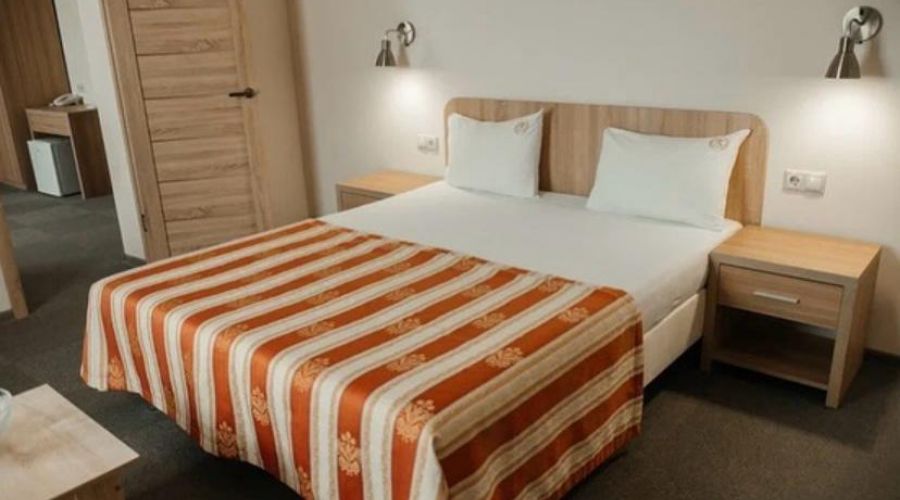 Люкс-Премиум 4-местный 3-комнатный (вид на бассейн)