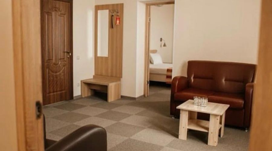 Люкс-Премиум 4-местный 3-комнатный (вид на бассейн)