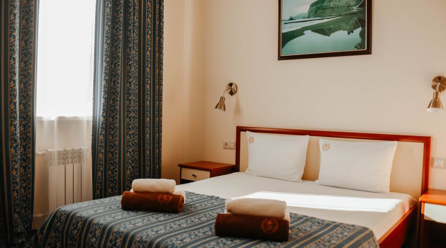 Джуниор сюит 2-местный 2-комнатный (вид на бассейн)