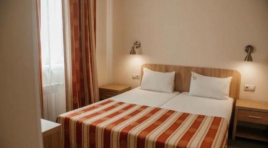 Люкс-Премиум 4-местный 3-комнатный (вид на бассейн)