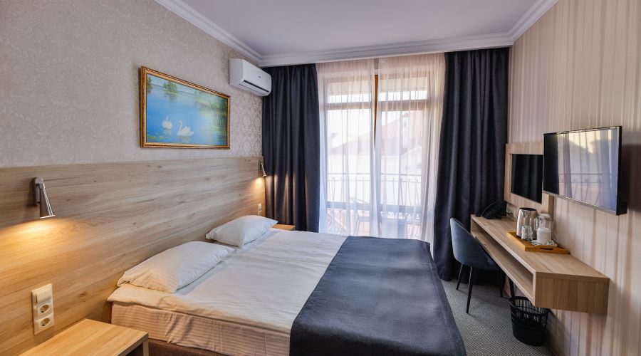 Стандартный 2-местный с балконом с видом в стену