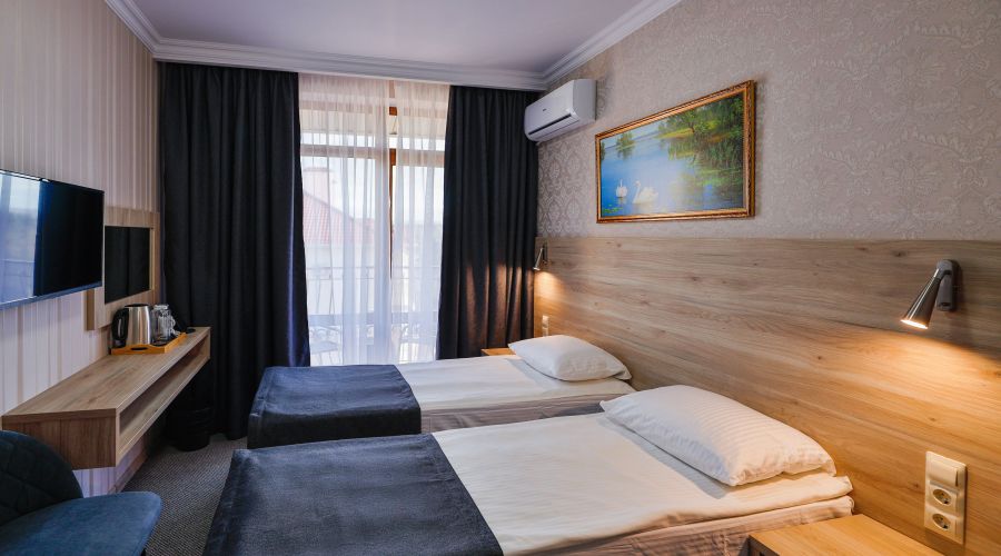 Стандартный 2-местный с балконом с видом в стену