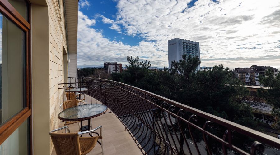 Улучшенный с большим балконом