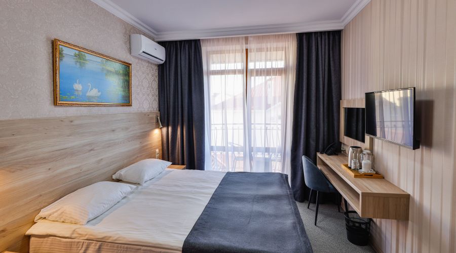 Стандартный 2-местный с балконом с видом в стену