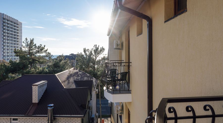 Стандартный 2-местный с балконом с видом в стену