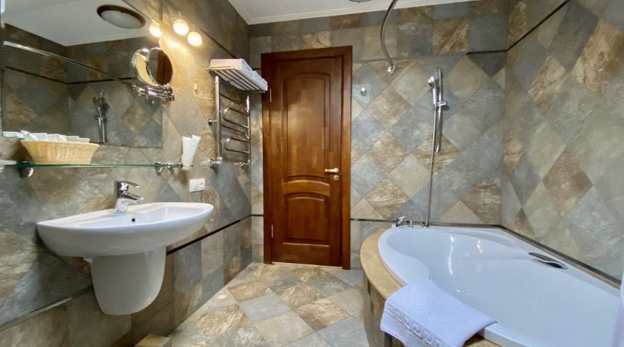 Полулюкс 2-местный,с балконом, мансарда