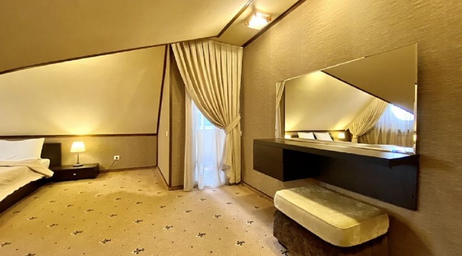 Полулюкс 2-местный,с балконом, мансарда