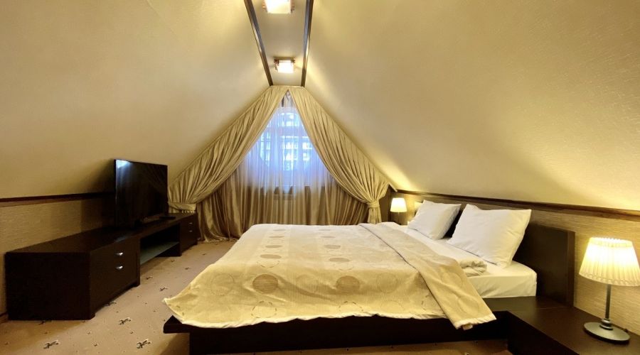 Полулюкс 2-местный,с балконом, мансарда