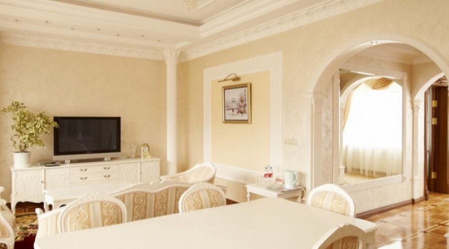 Сюит 2-местный 3-комнатный номер в центральном корпусе